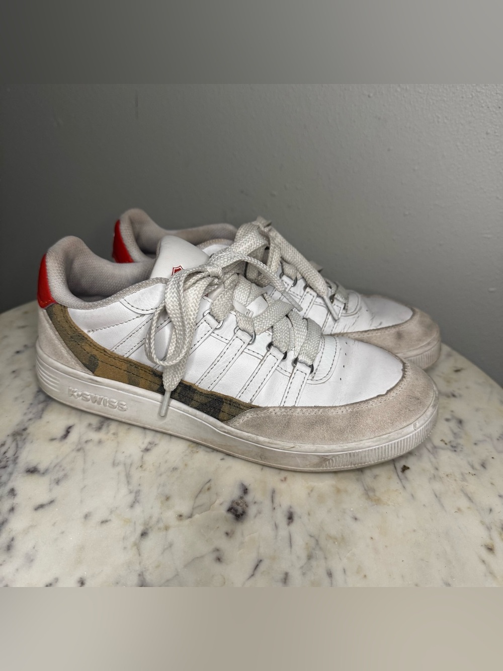 K Swiss Varsity Sneakers Size Mens 5.5/ Womens 7.5 Leather MAKE ME AN OFFER!